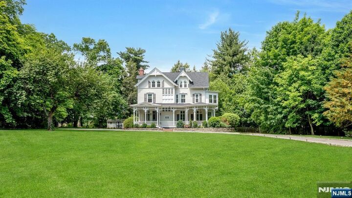 Property Photo:  42 Llewellyn Road  NJ 07042 
