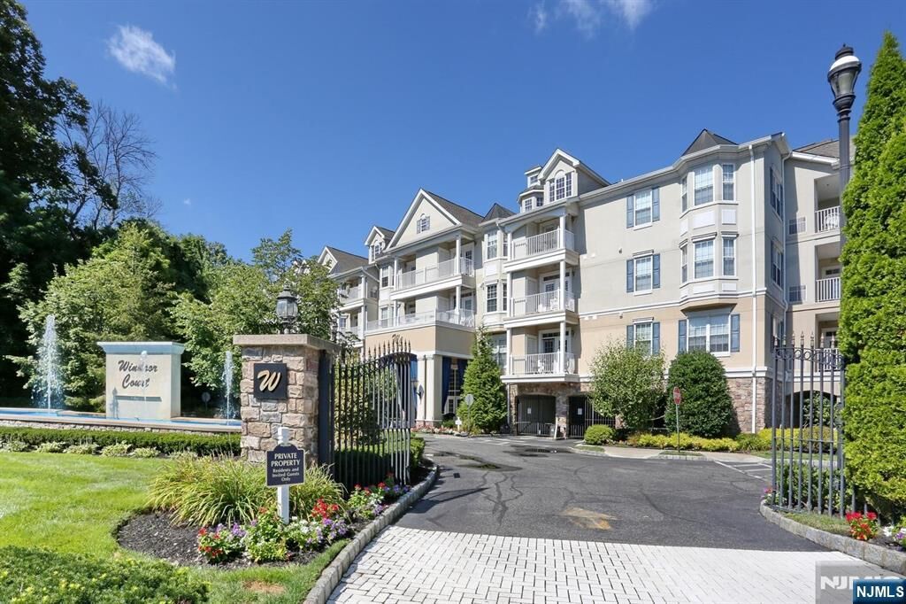 Property Photo:  175 Rochelle Avenue 321  NJ 07662 
