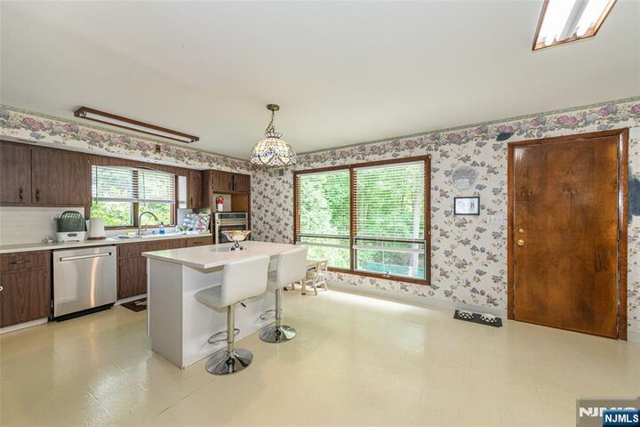 Property Photo:  319 Winifred Drive  NJ 07512 