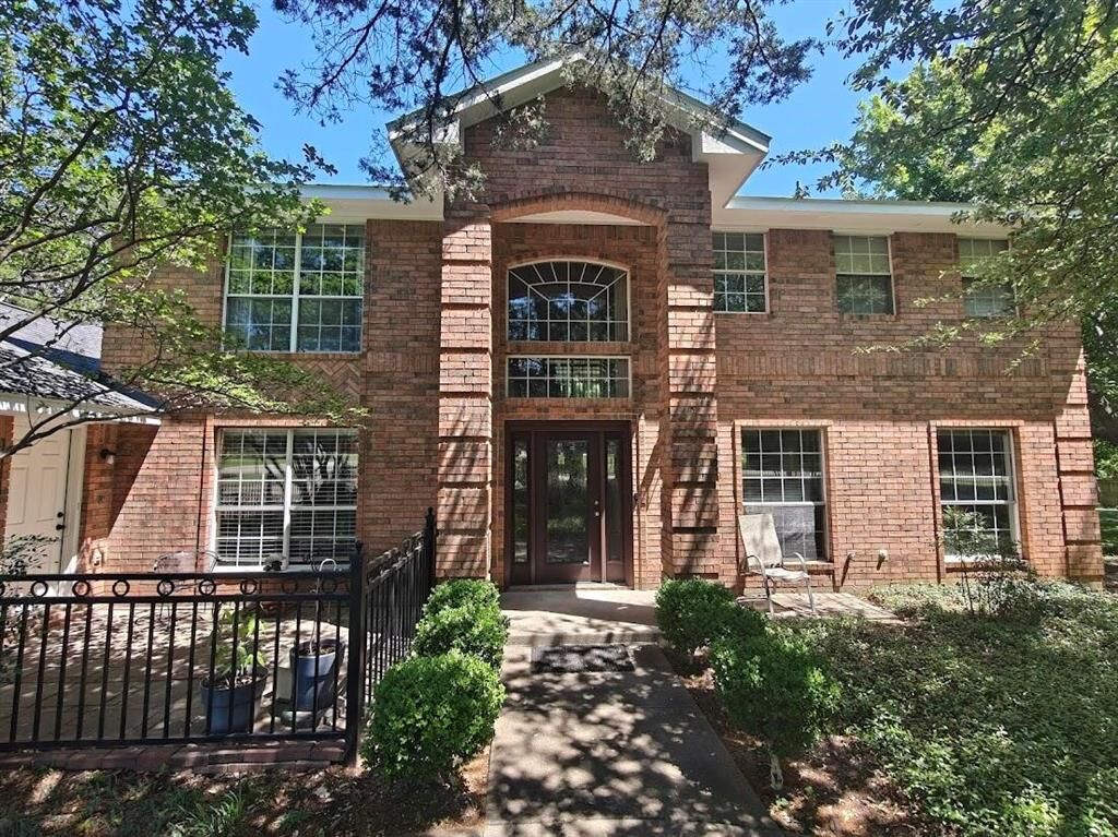 Property Photo: 5210 Cliff Haven Drive TX 75236