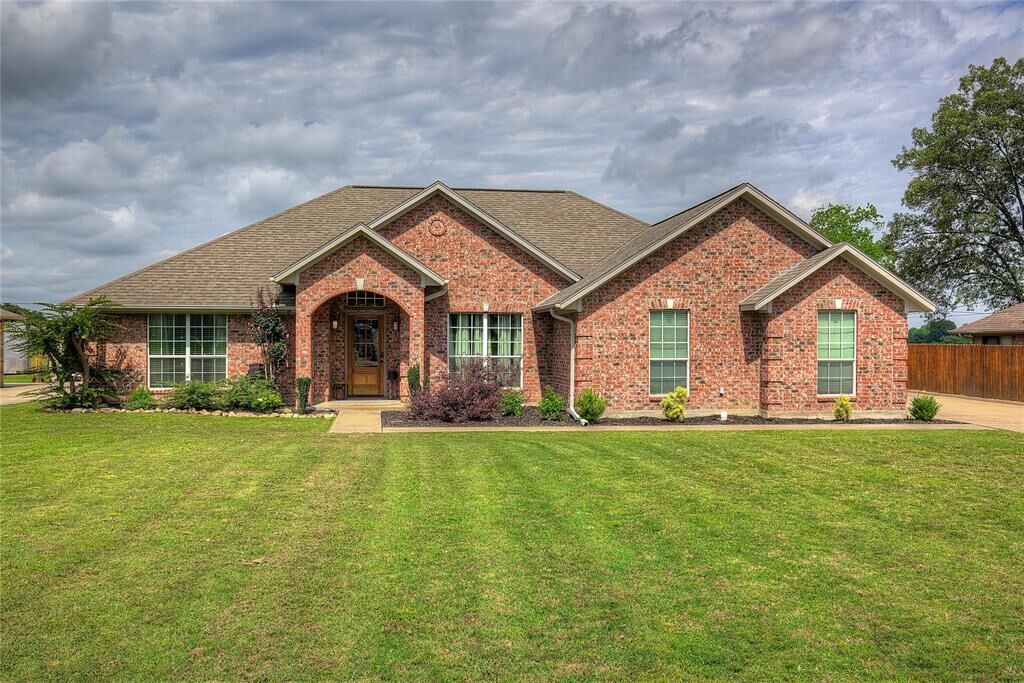 Property Photo: 2027 Park Springs Road TX 75482