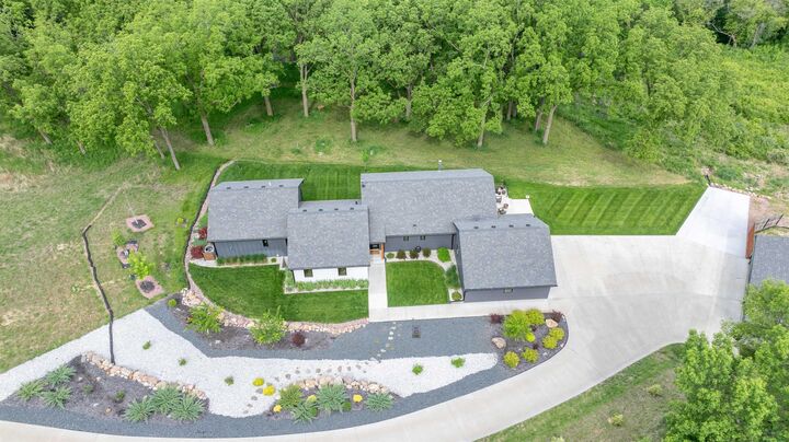 Property Photo:  4800 Boulevard Drive  IA 51104 