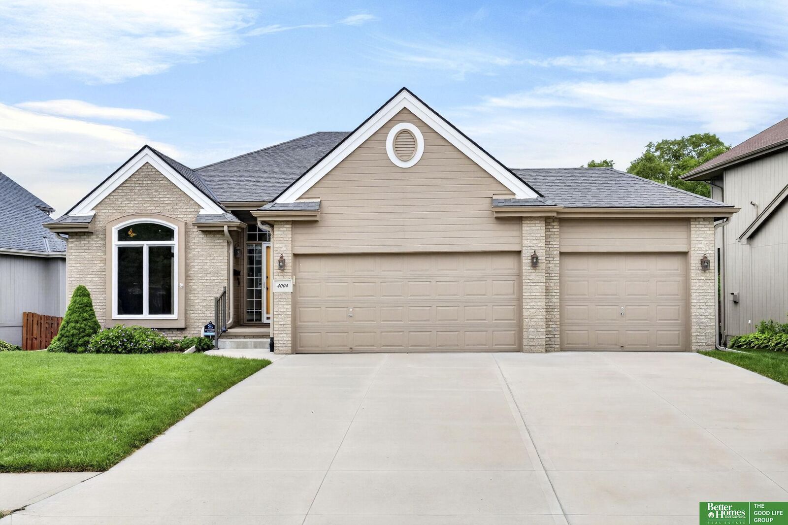 Property Photo: 4004 N Branch Drive NE 68116