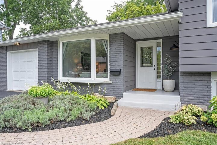 Property Photo:  406 Oakwood Drive  ON L7N 1X2 