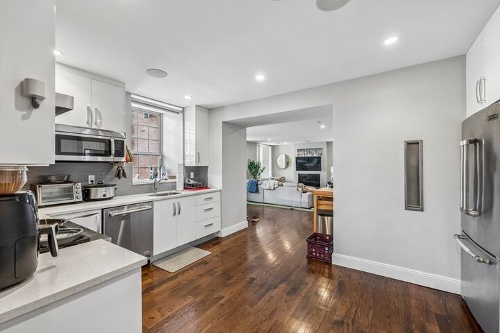 Property Photo:  225 Dorchester Street 27  MA 02127 
