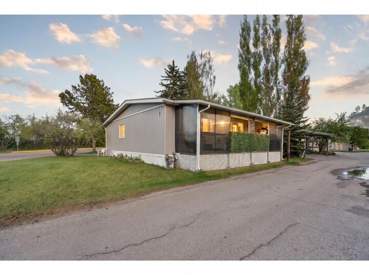 Property Photo:  3223 83 Street 1  AB T3B 5M7 