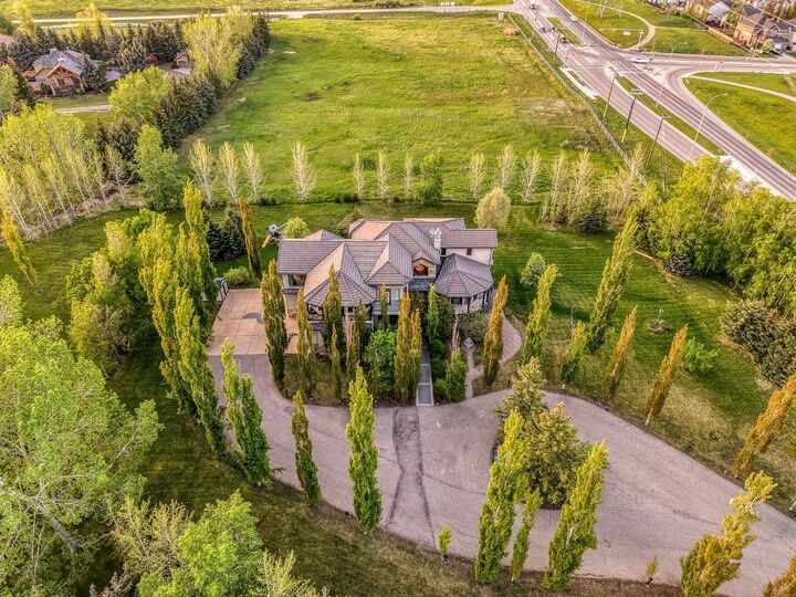 Property Photo:  40 Blueridge Bay  AB T3L 2N5 
