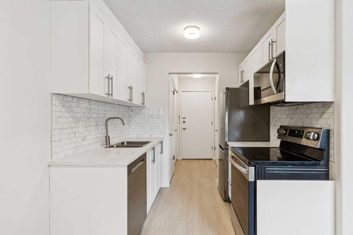 Property Photo:  3519 49 Street NW 17  AB T3A 2E1 