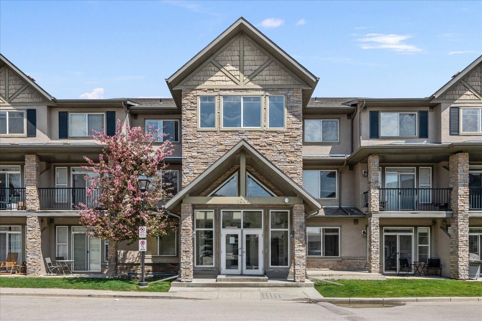 Property Photo:  211 Aspen Stone Boulevard SW 1210  AB T3H 0K1 