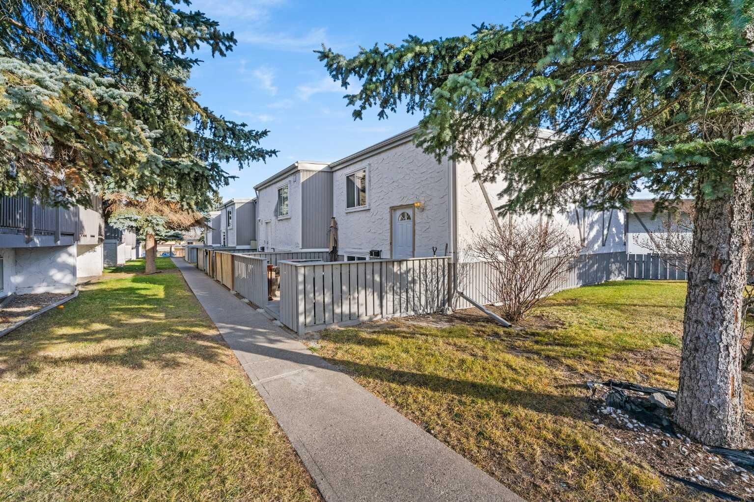Property Photo:  455 Huntsville Crescent NW 1  AB T2K 4W3 