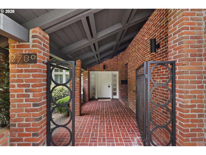 Property Photo:  2780 SW Talbot Rd  OR 97201 