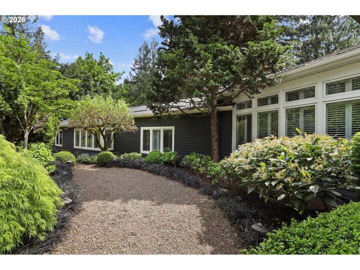Property Photo:  2780 SW Talbot Rd  OR 97201 