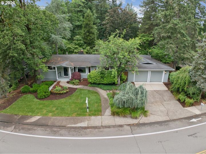 Property Photo:  2001 Greentree Rd  OR 97034 