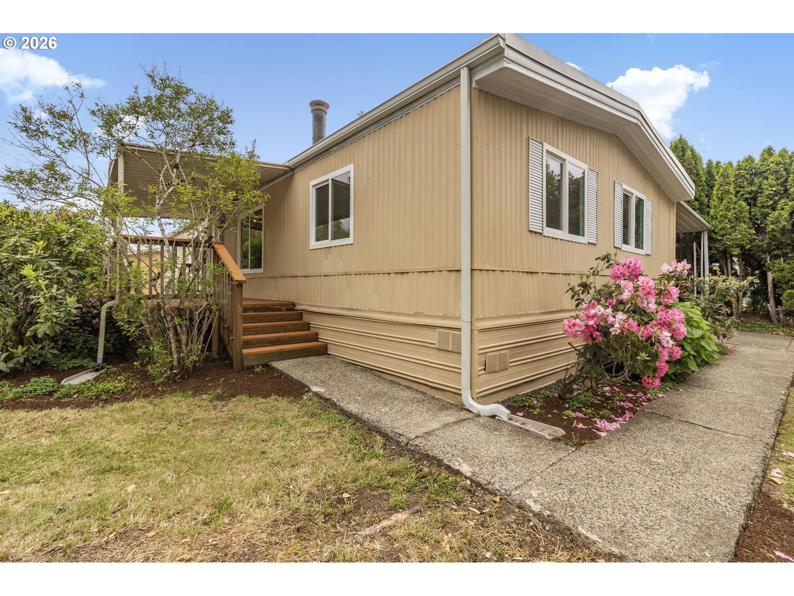Property Photo:  1400 Candlelight Dr 104  OR 97402 