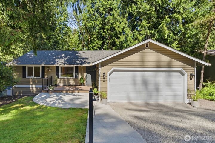 Property Photo: 895 Highwood Drive SW WA 98027