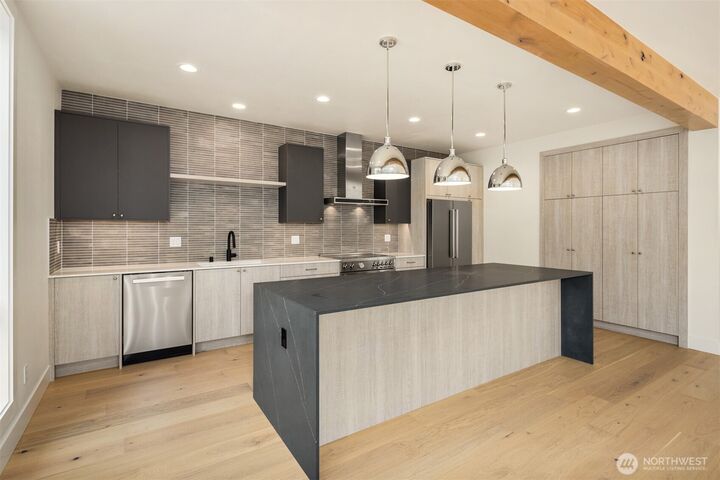 Property Photo: 102 NE 44th Street WA 98105