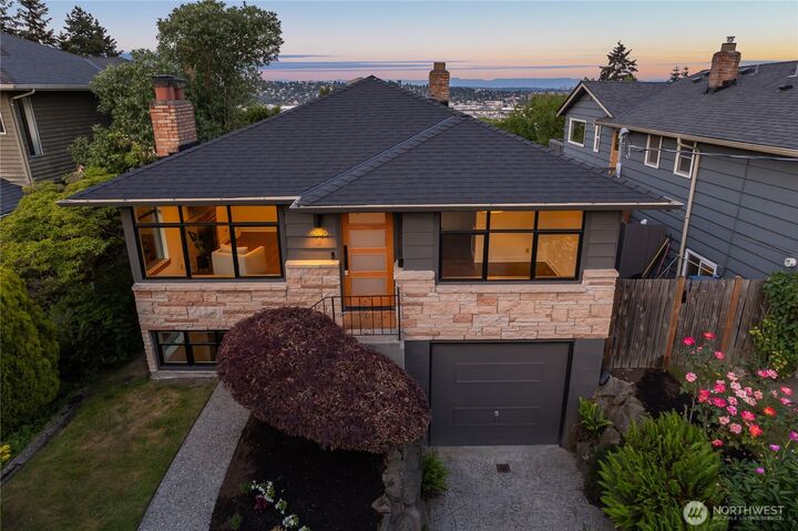 Property Photo:  4306  29th Avenue W  WA 98199 