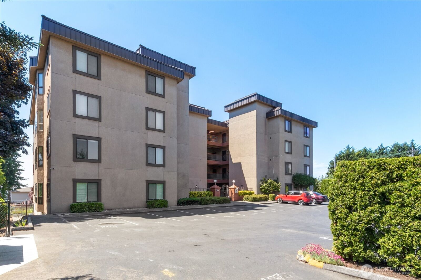 Property Photo:  1902  Bridgeport Way W 106  WA 98466 