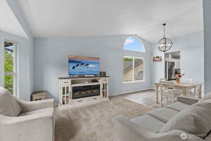 Property Photo:  421  Rainbow Place  WA 98290 