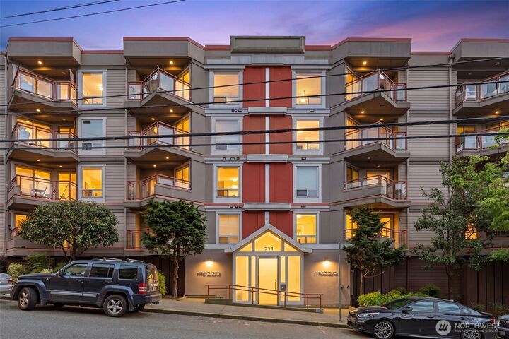 Property Photo:  711 E Denny Way 206  WA 98122 