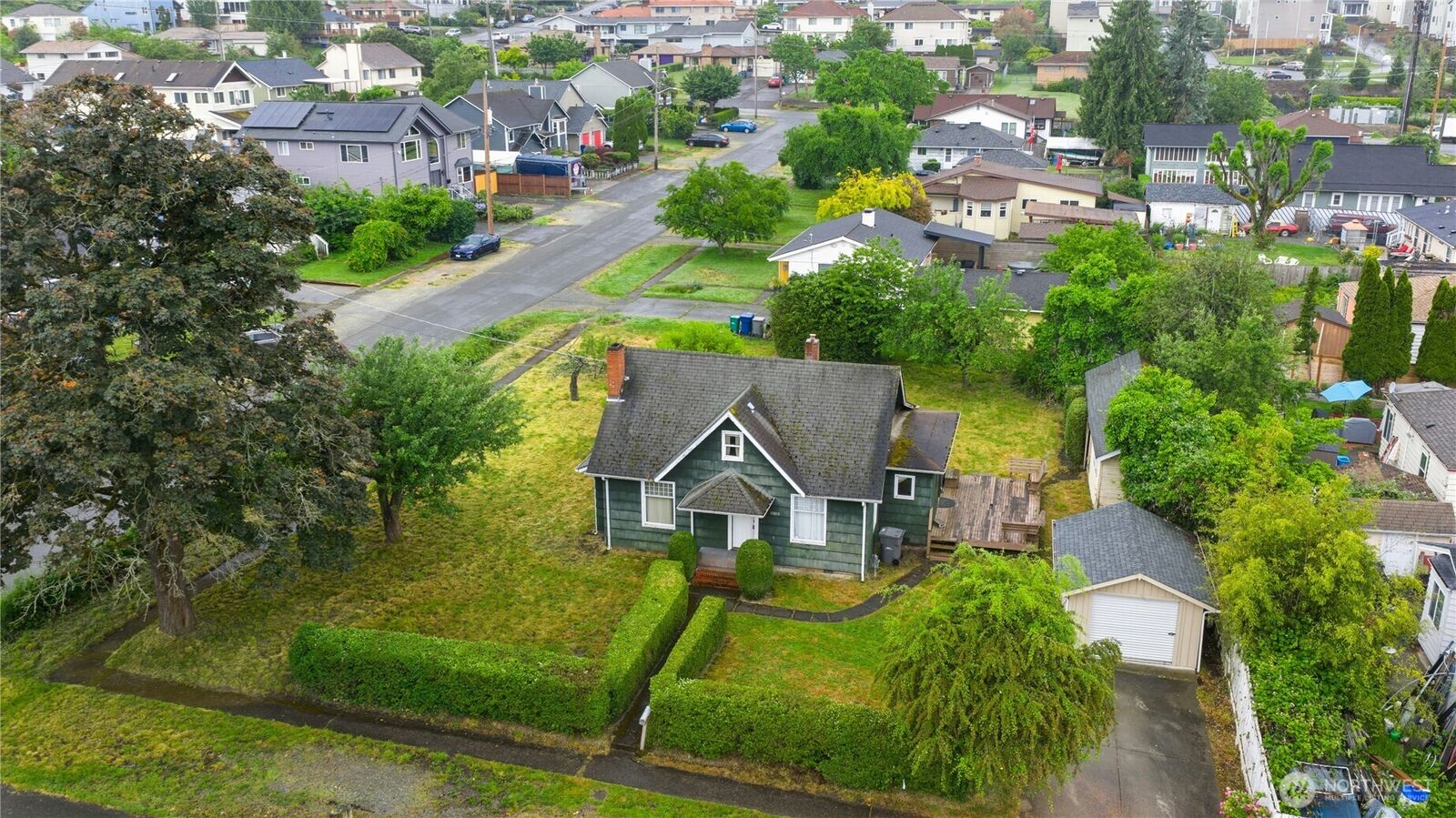 Property Photo: 11815 85th Avenue S WA 98178