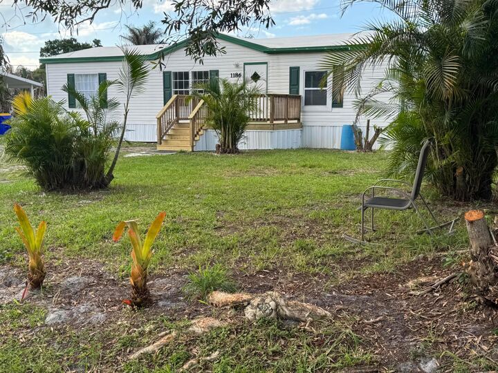 Property Photo:  1186 SW Tropical Terrace  FL 34997 