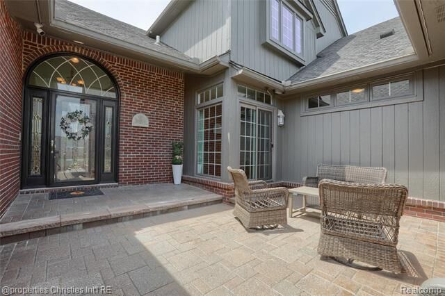 Property Photo:  2200 Barberry Drive  MI 48316 