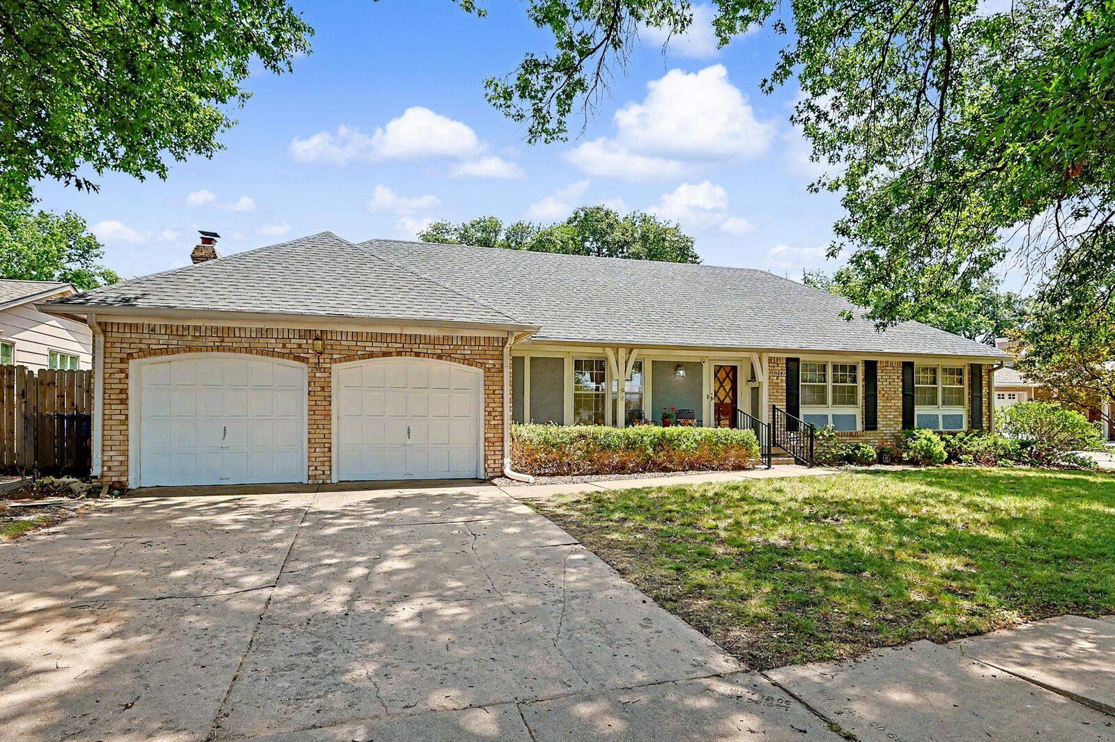 Property Photo:  1124 S Barlow St  KS 67207 