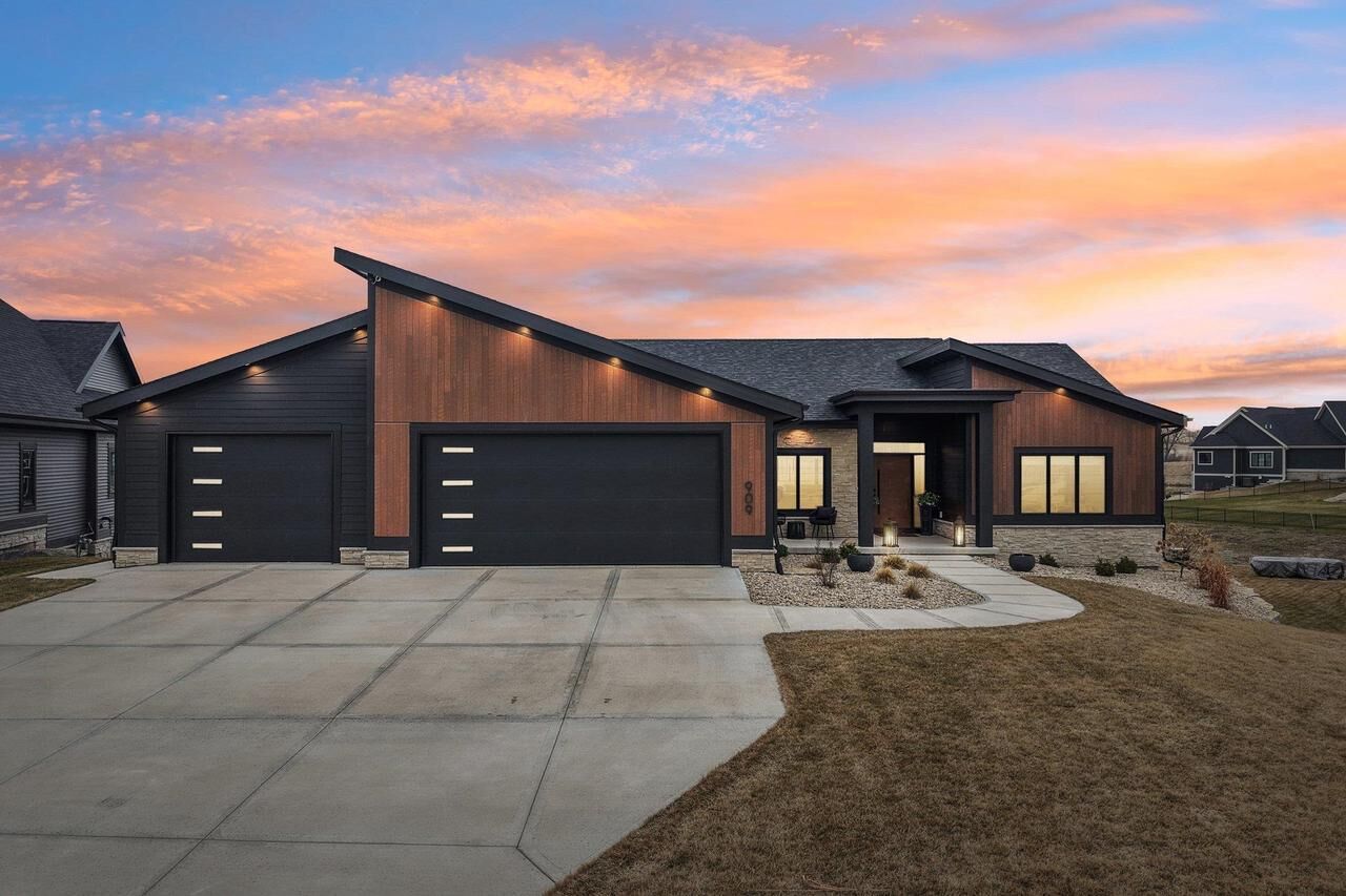 Property Photo:  909 Westbridge Court  WI 53597 