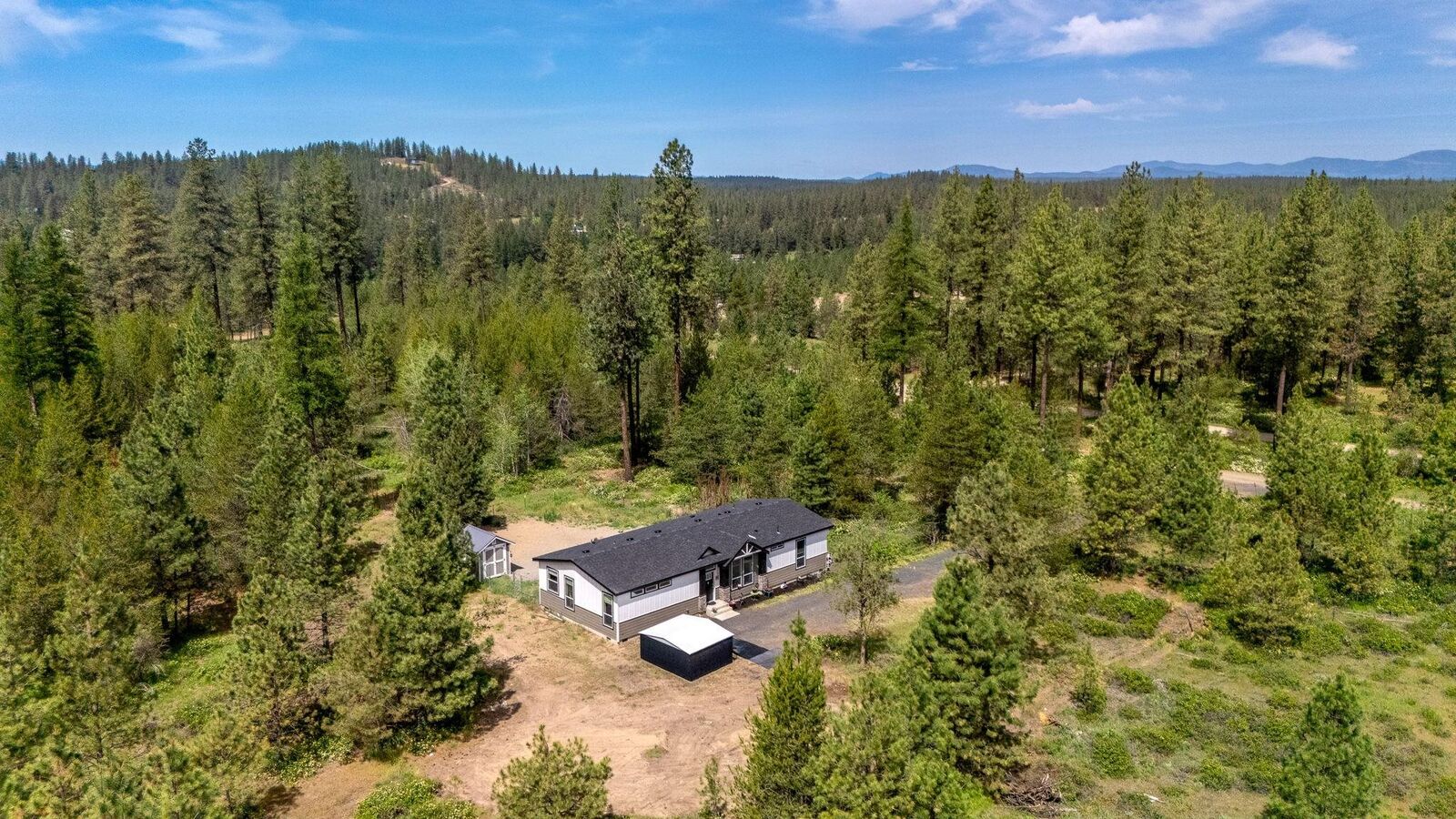 Property Photo: 28995 N Hardesty Rd WA 99003