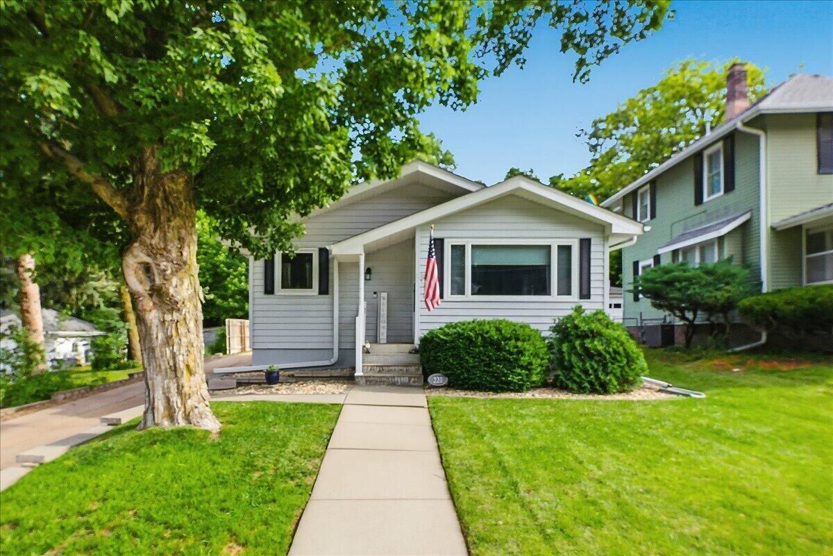 Property Photo:  220 Locust Lodge  Avenue  IA 51503 