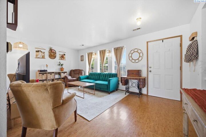 Property Photo:  1547 13th St.  WA 99320 