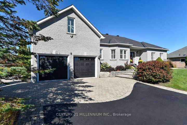 Property Photo: 8 Castlewood Court ON L7K 0C1