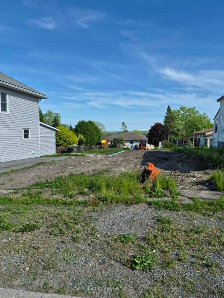 Property Photo:  472 Thomas Street  ON K0K 1X0 