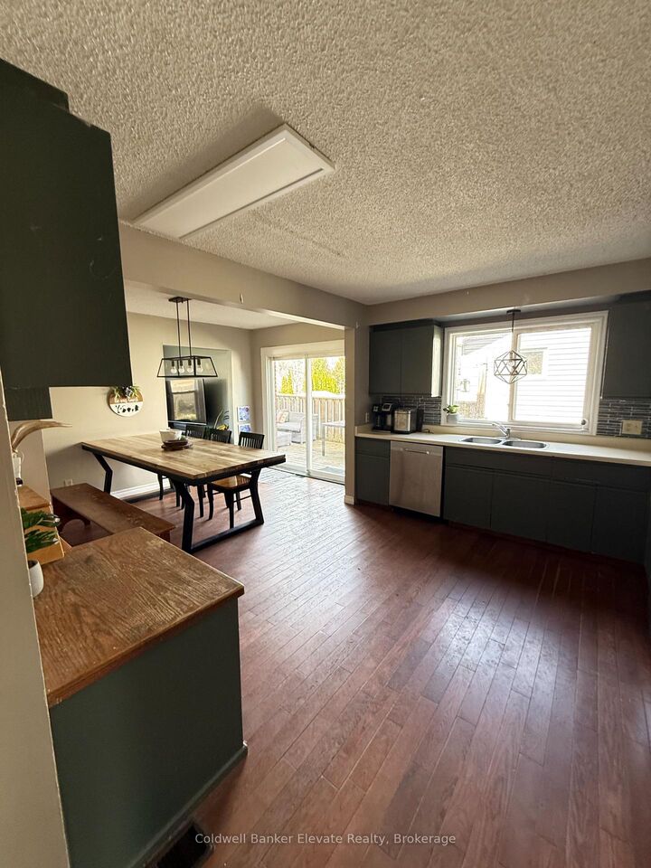 Property Photo:  1860 7th Avenue W  ON N4K 5W2 