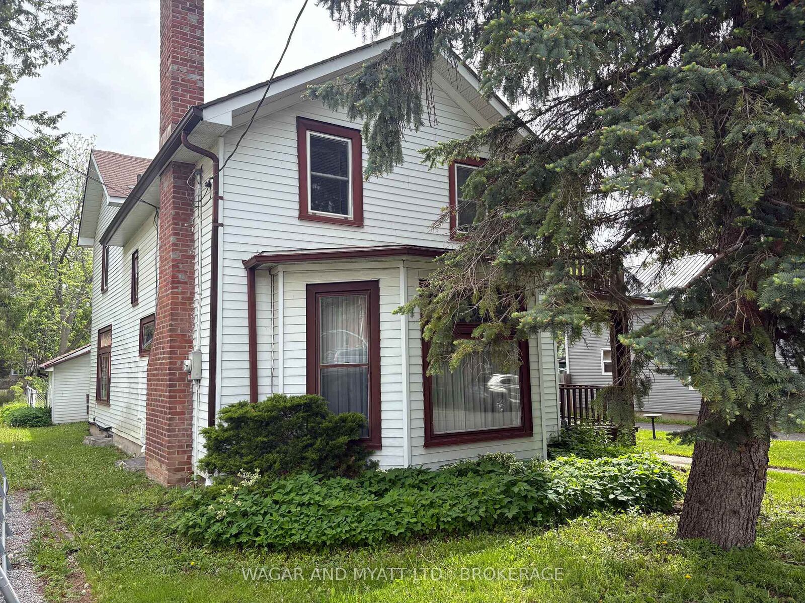 Property Photo: 163 Adelphi Street ON K7R 1T6