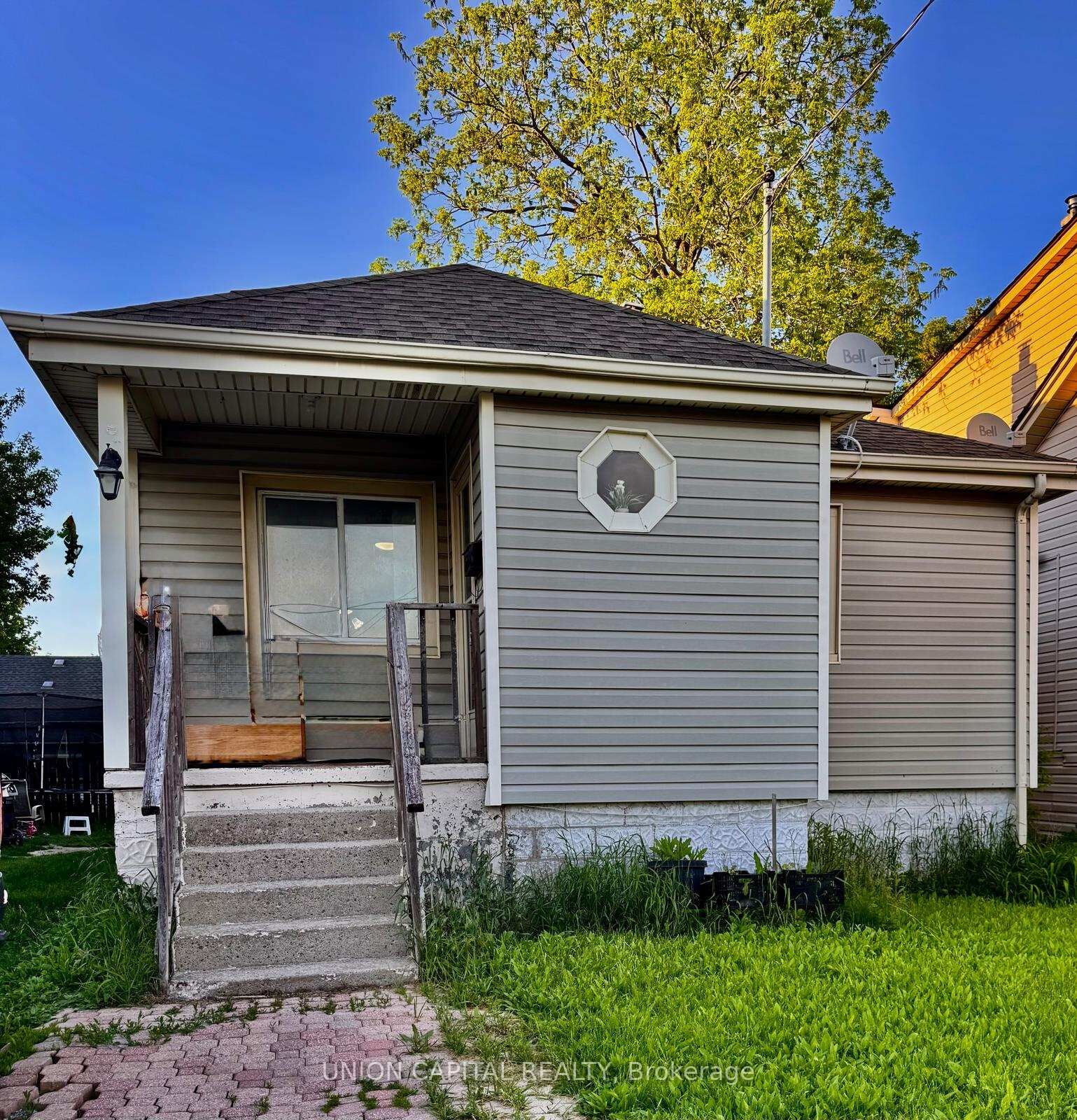 Property Photo: 16 Cumming Street ON L2S 1H7