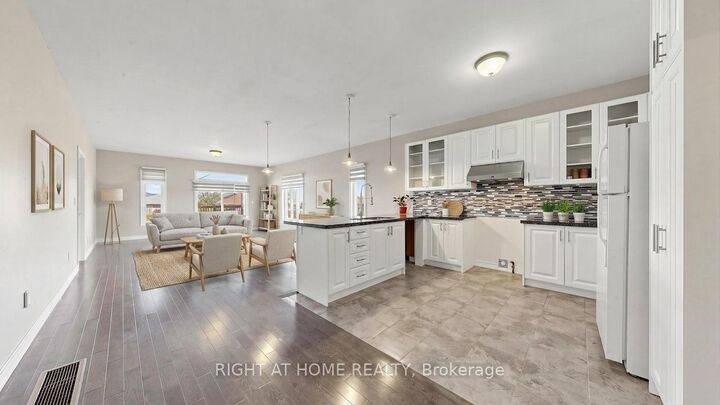 Property Photo:  126 Kingsmere Crescent  ON L9R 0K8 