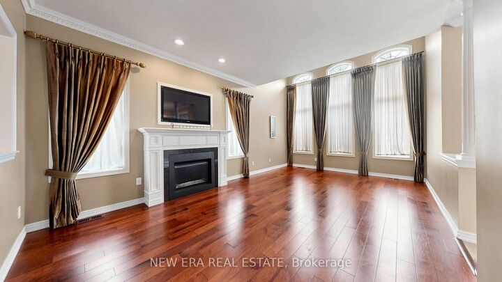 Property Photo: 1206 Lindenrock Drive ON L6H 6T4