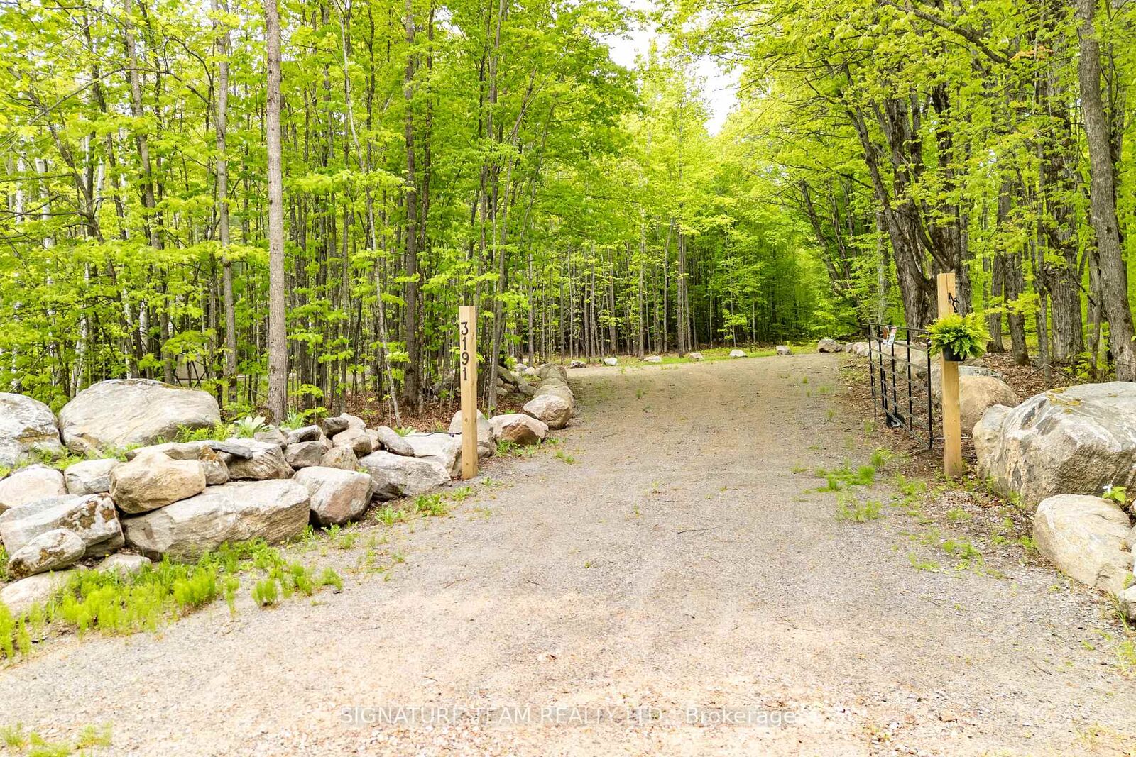 Property Photo: 3191 Mountainview Road ON K0J 2A0