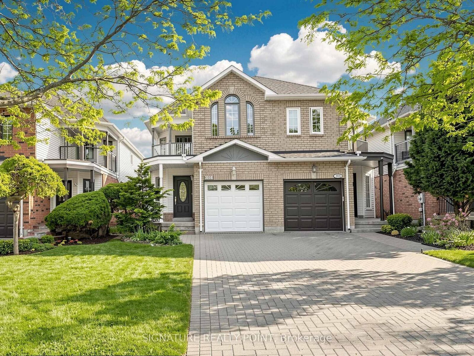 Property Photo: 1816 Hobson Drive ON L7L 6L7