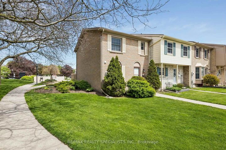 Property Photo: 580 Eyer Drive 72 ON L1W 3B7