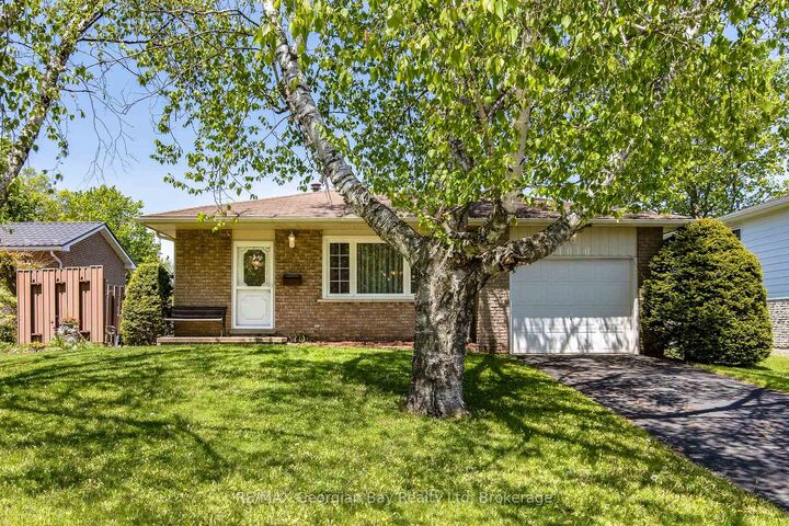 1010 Glen Eagles Crescent — photo 1