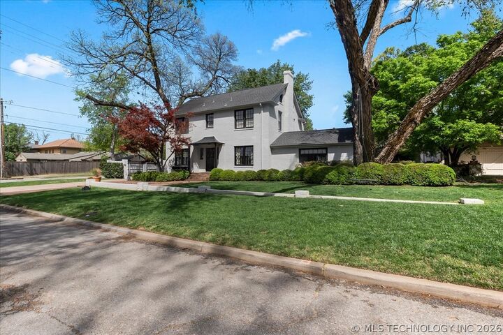 Property Photo: 1305 E 27th Street OK 74114