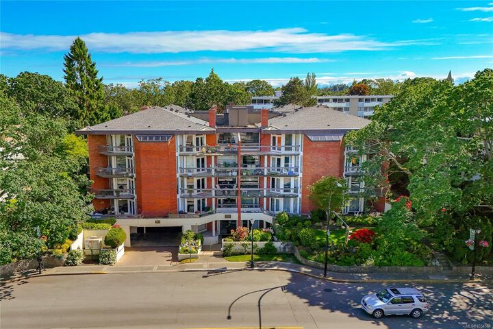 Property Photo: 2119 Oak Bay Ave #204 BC V8R 1E8