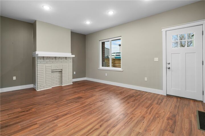 Property Photo:  838 Eureka St  PA 15210 