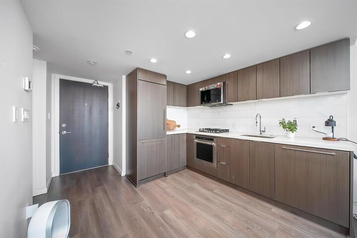 Property Photo:  8189 Cambie Street 2605  BC V6P 0G6 