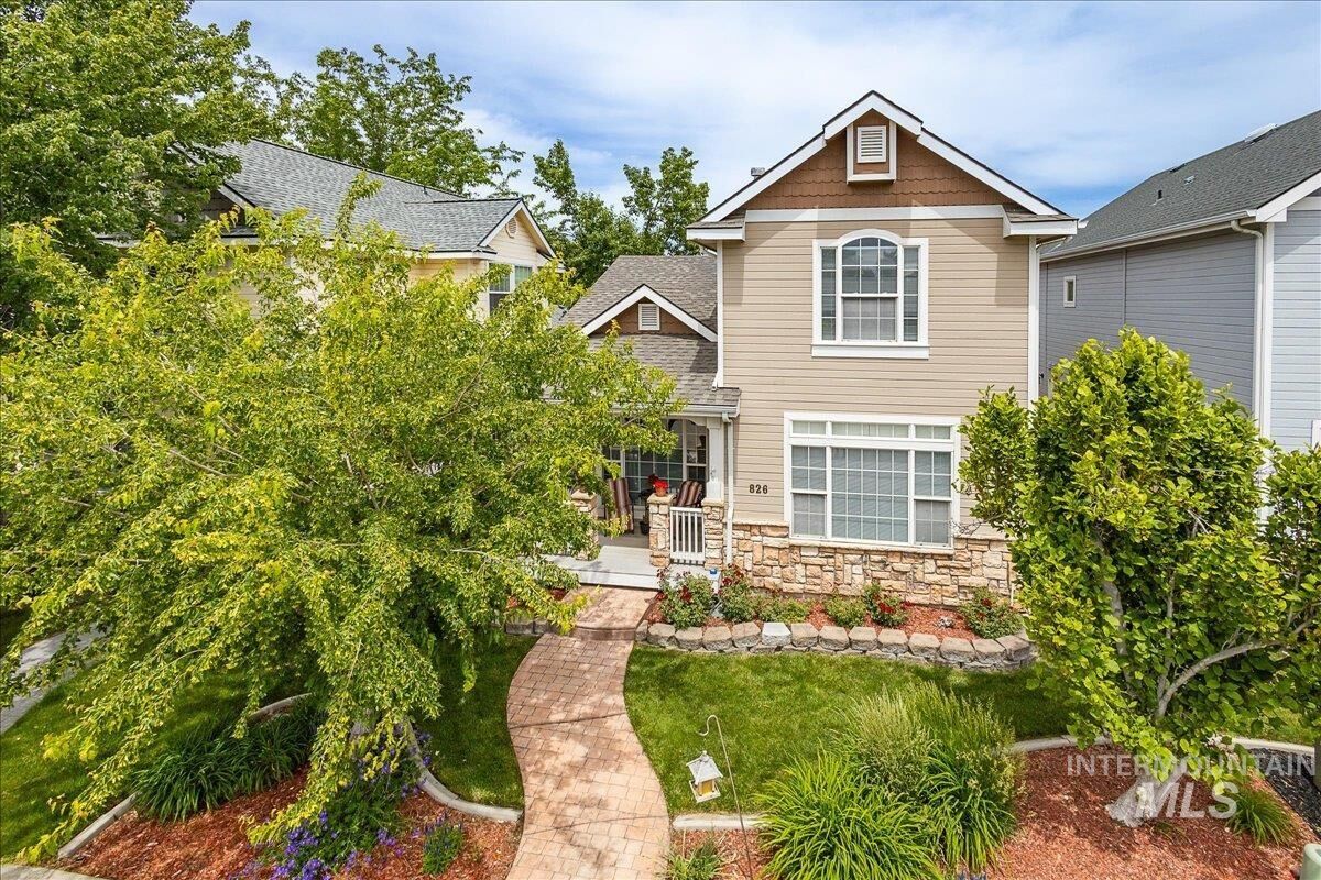 Property Photo:  826 E Denise St  ID 83706 