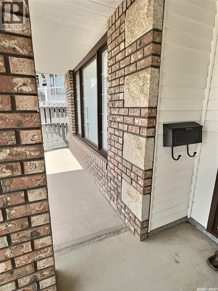 Property Photo: 419 Clasky Drive SK S4A 2P2