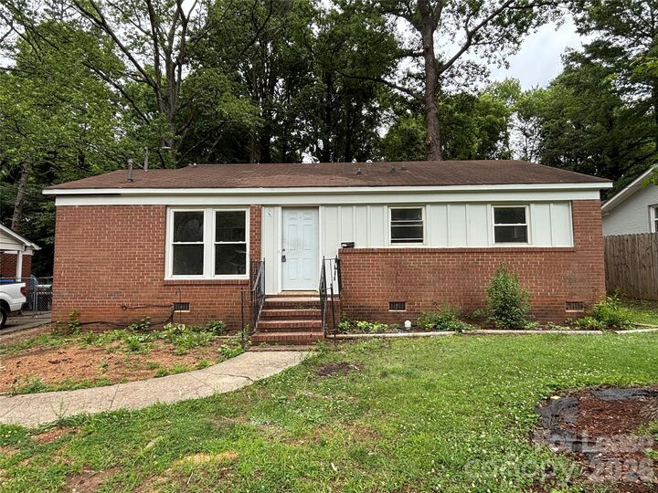 Property Photo: 2627 Dora Drive NC 28215